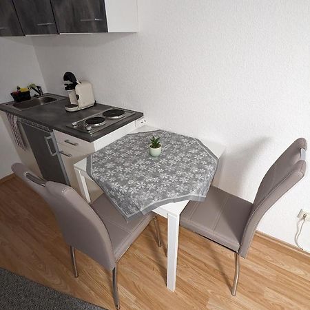 Direkt An Der S-Bahn Gelegenes Gemutliches Souterrain Apartment Mit Privatem Zugang Тройсдорф Екстер'єр фото