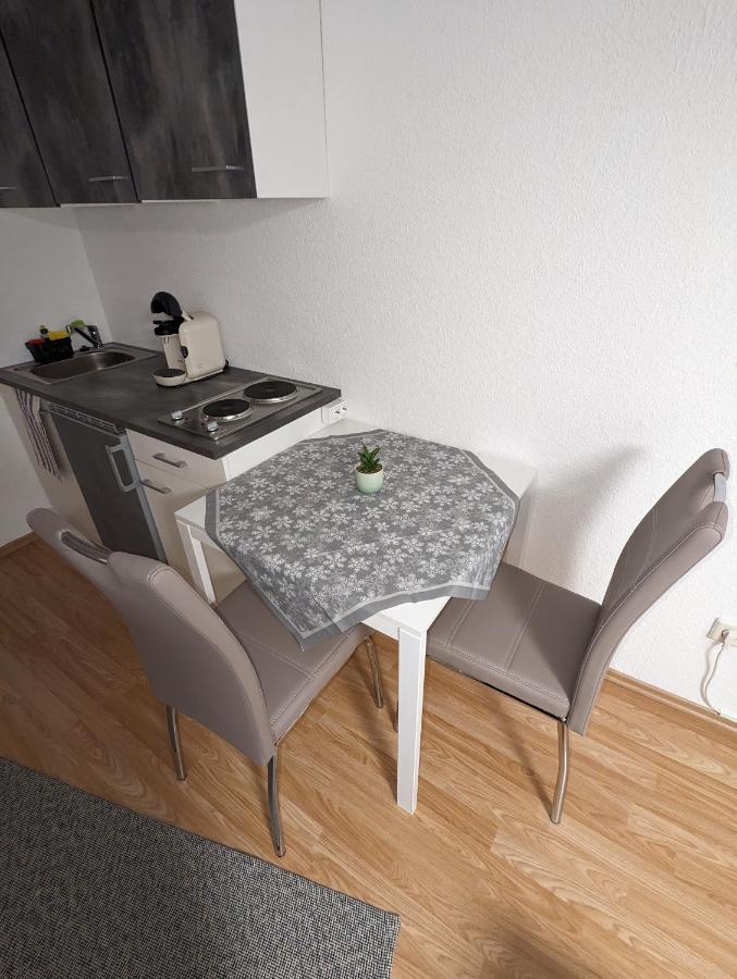Direkt An Der S-Bahn Gelegenes Gemutliches Souterrain Apartment Mit Privatem Zugang Тройсдорф Екстер'єр фото