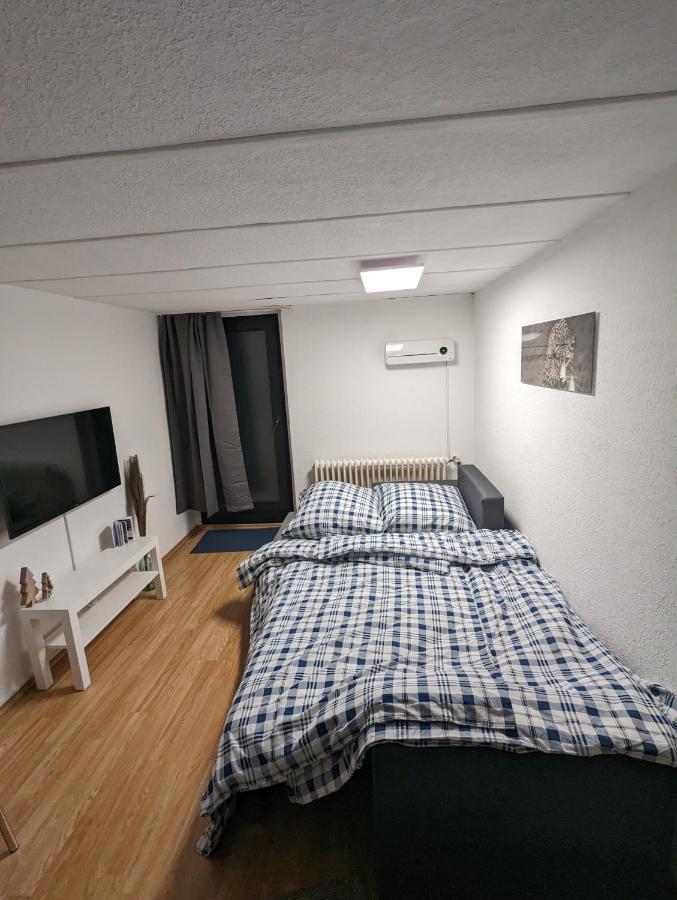 Direkt An Der S-Bahn Gelegenes Gemutliches Souterrain Apartment Mit Privatem Zugang Тройсдорф Екстер'єр фото